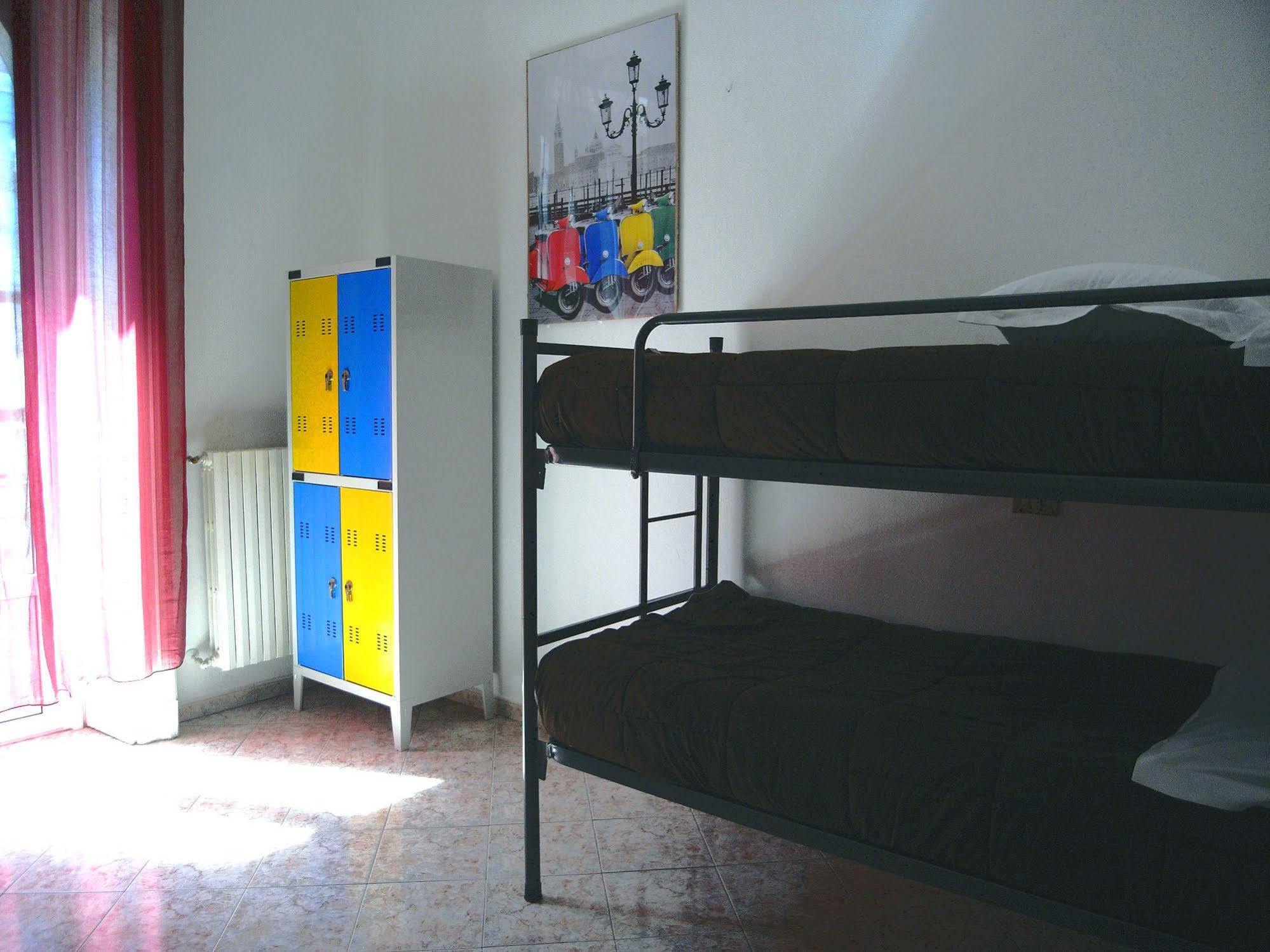 Hostel California Milano Ngoại thất bức ảnh