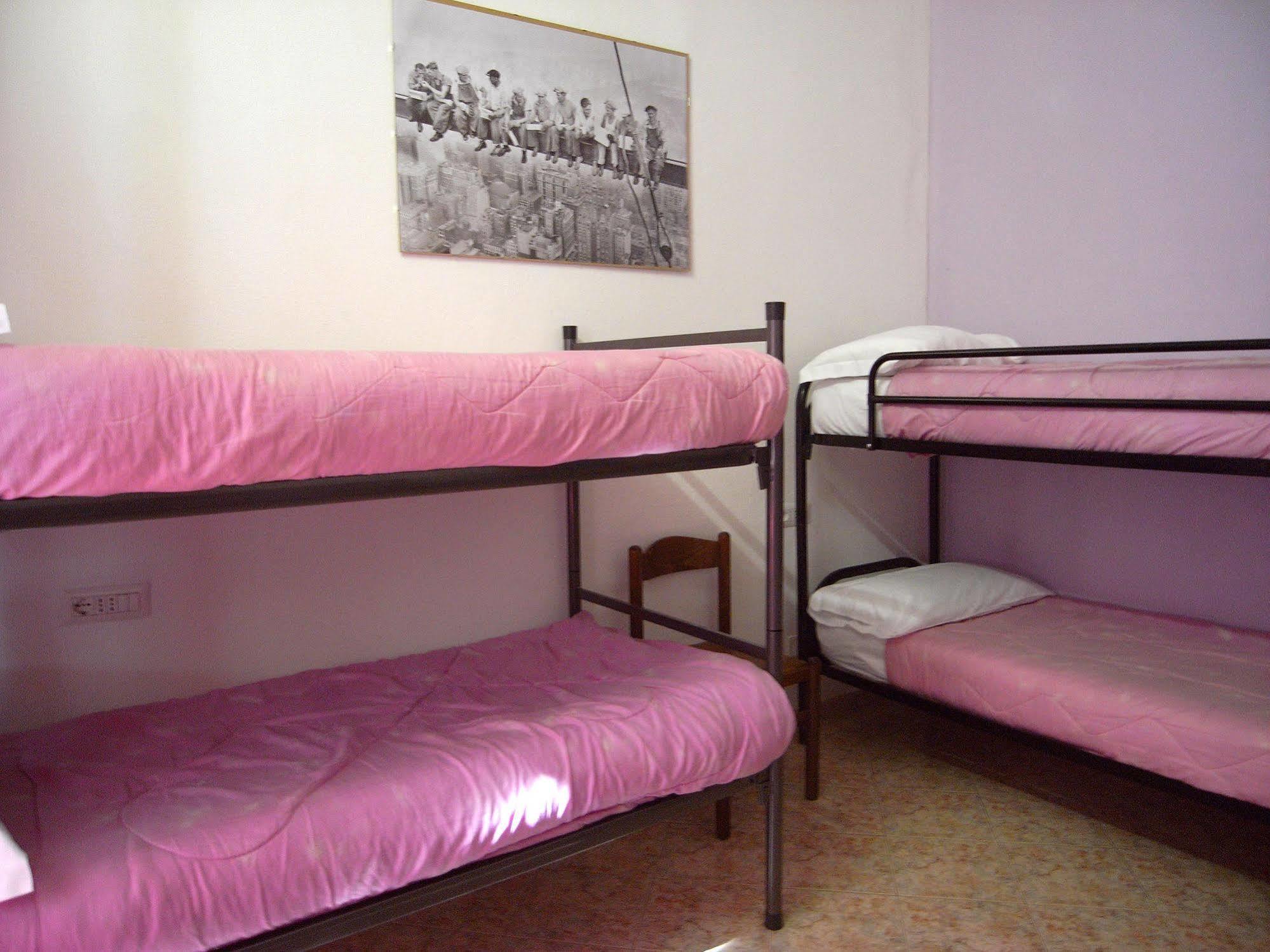 Hostel California Milano Ngoại thất bức ảnh