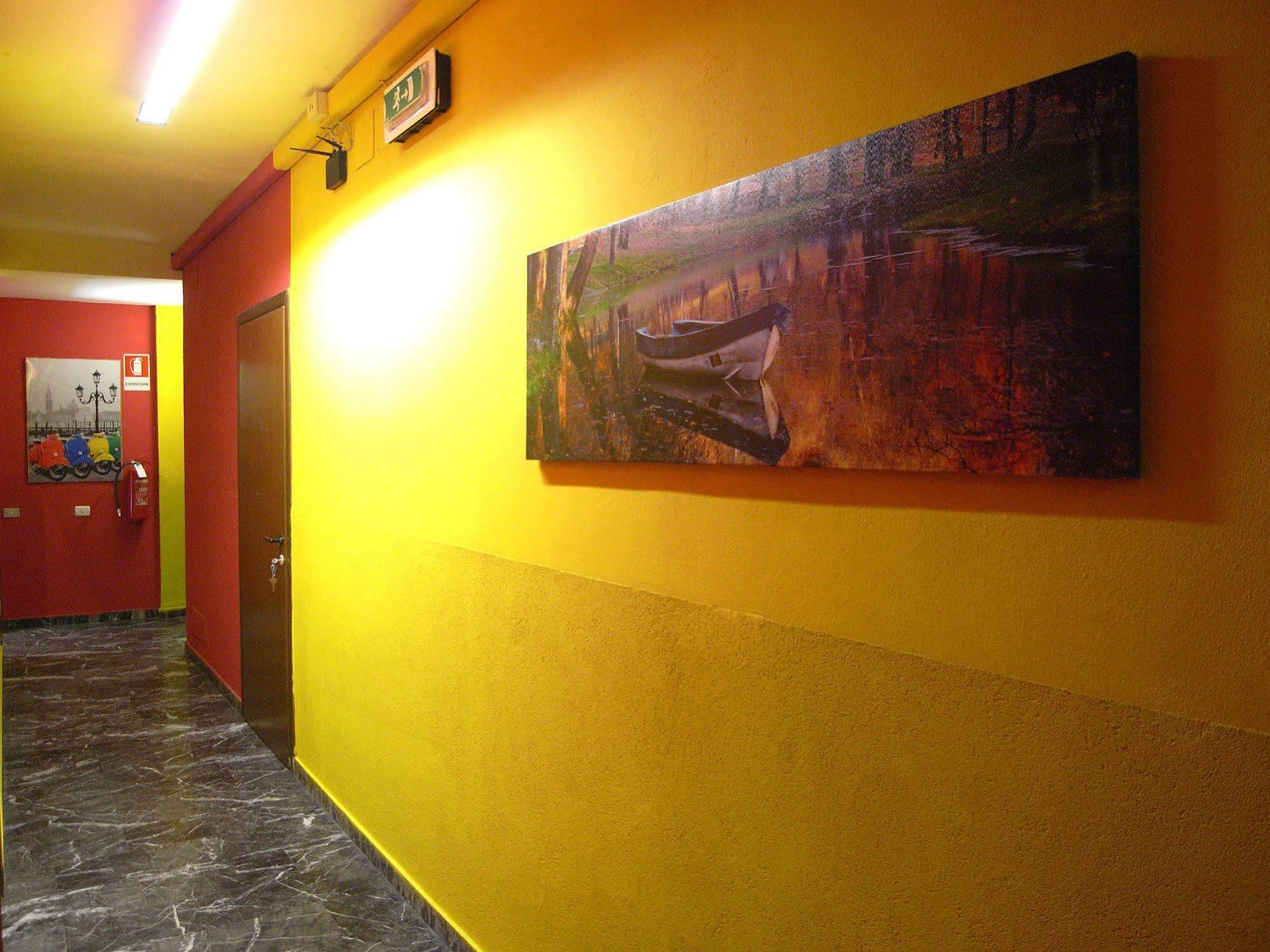 Hostel California Milano Ngoại thất bức ảnh