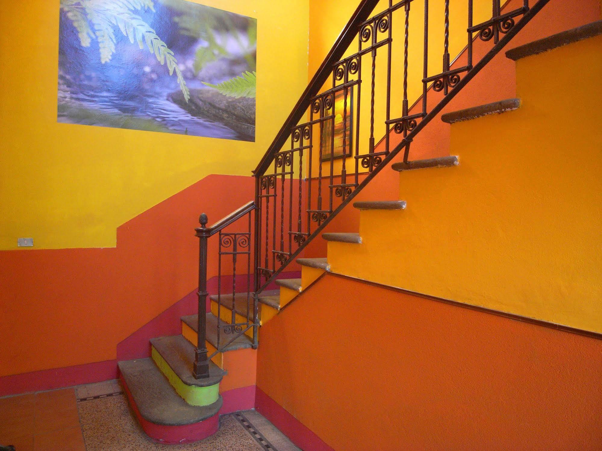Hostel California Milano Ngoại thất bức ảnh